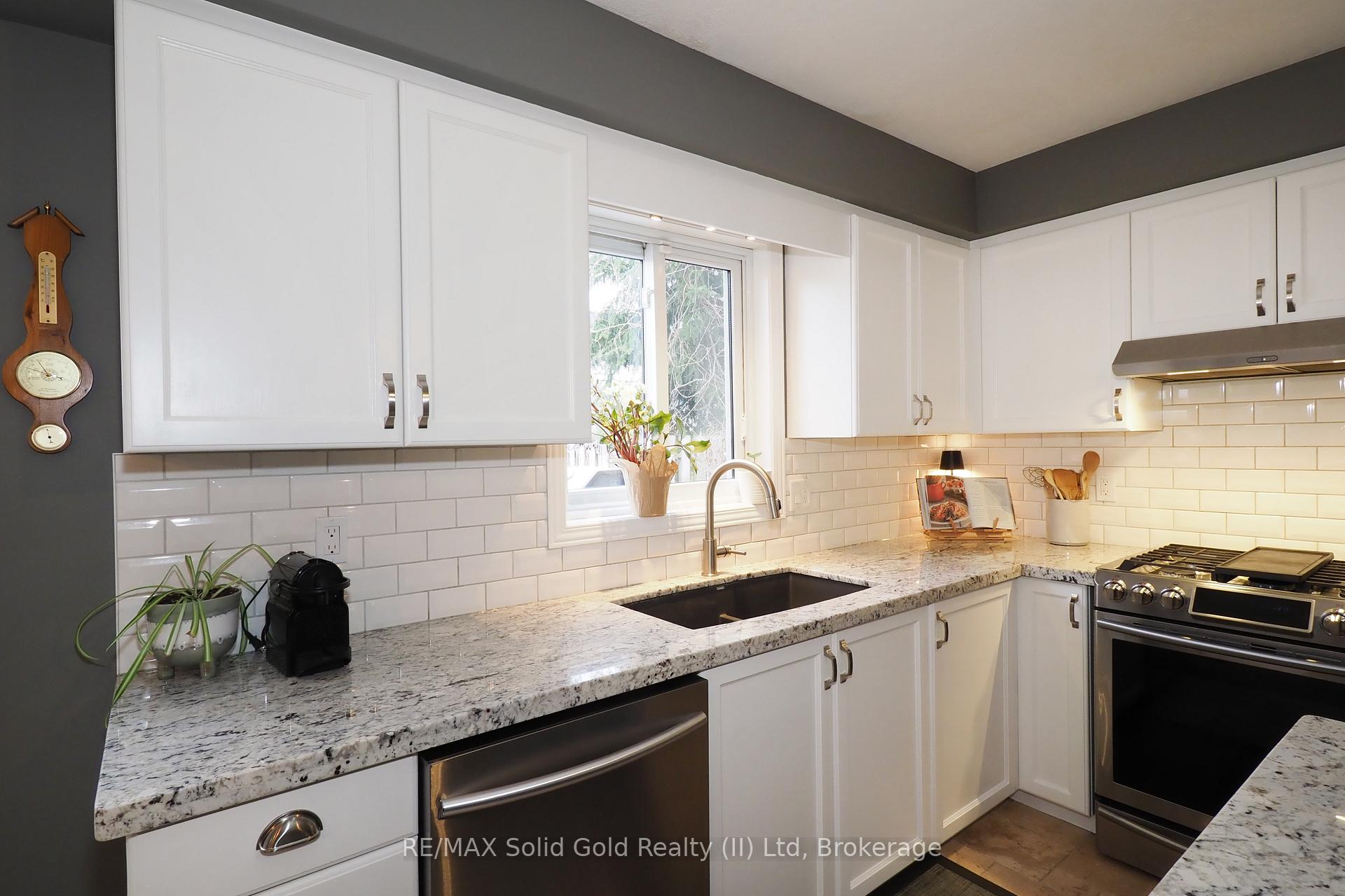 Photo 13 of 715 Brandenburg Boulevard, Waterloo — HOMEH