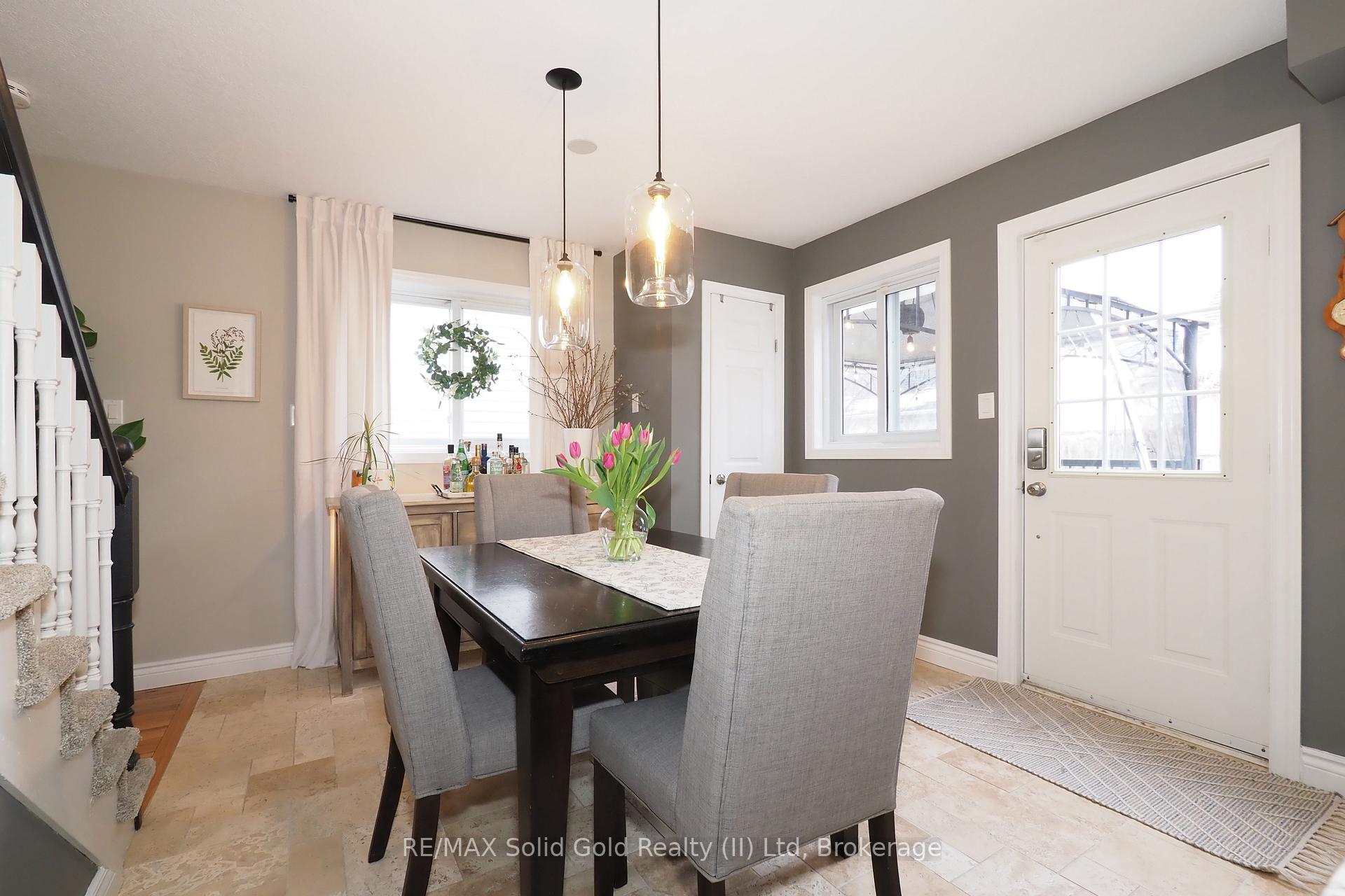 Photo 16 of 715 Brandenburg Boulevard, Waterloo — HOMEH