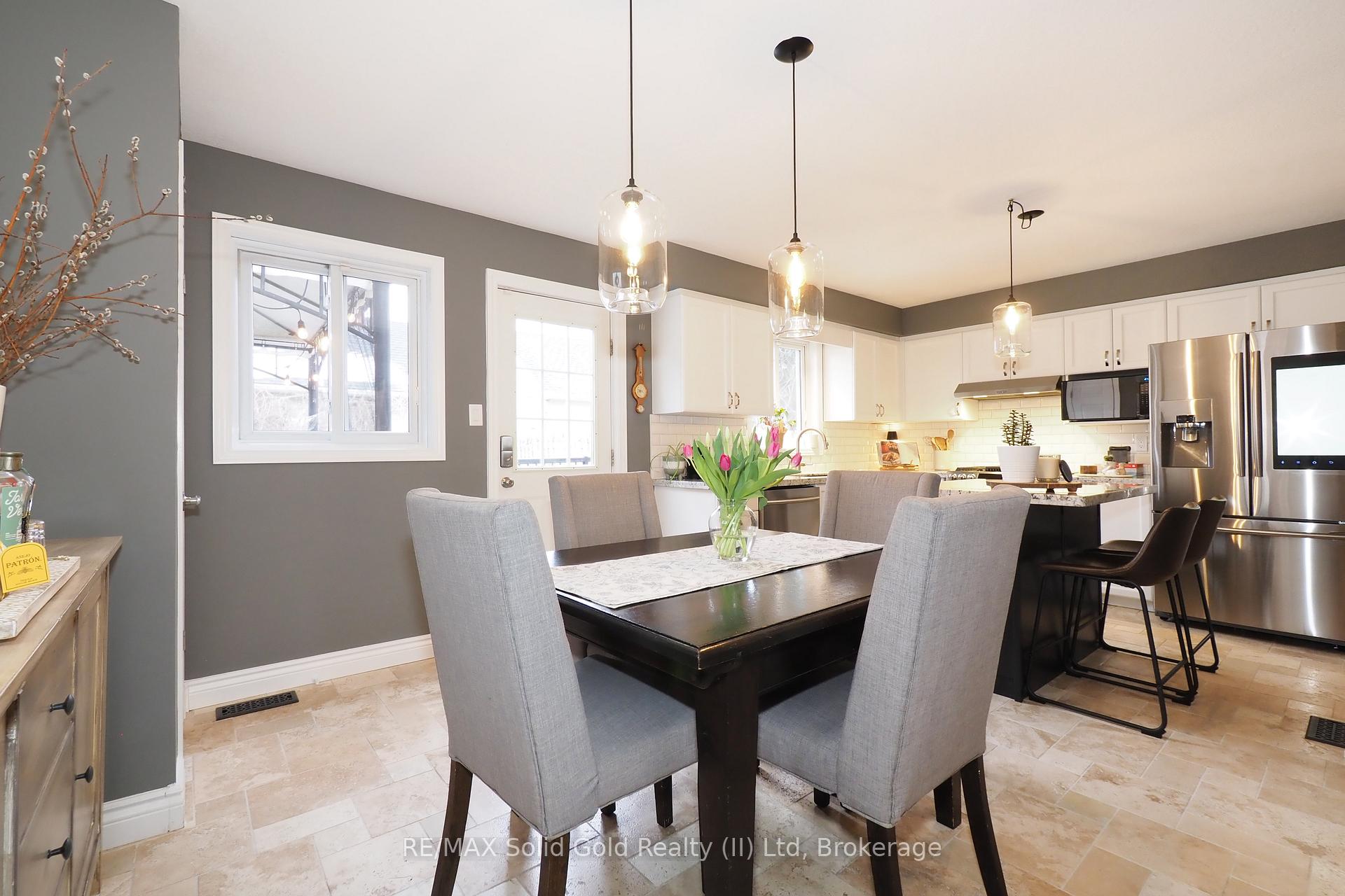 Photo 18 of 715 Brandenburg Boulevard, Waterloo — HOMEH