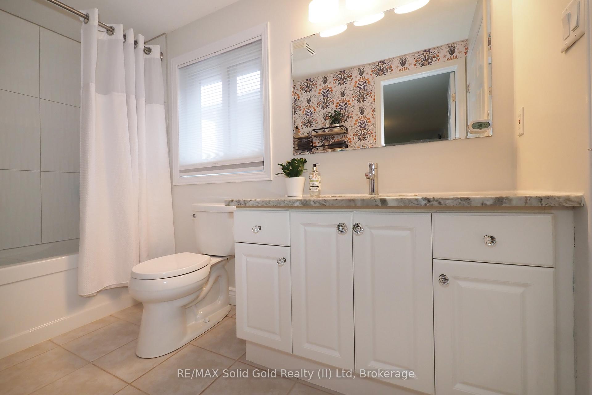 Photo 23 of 715 Brandenburg Boulevard, Waterloo — HOMEH