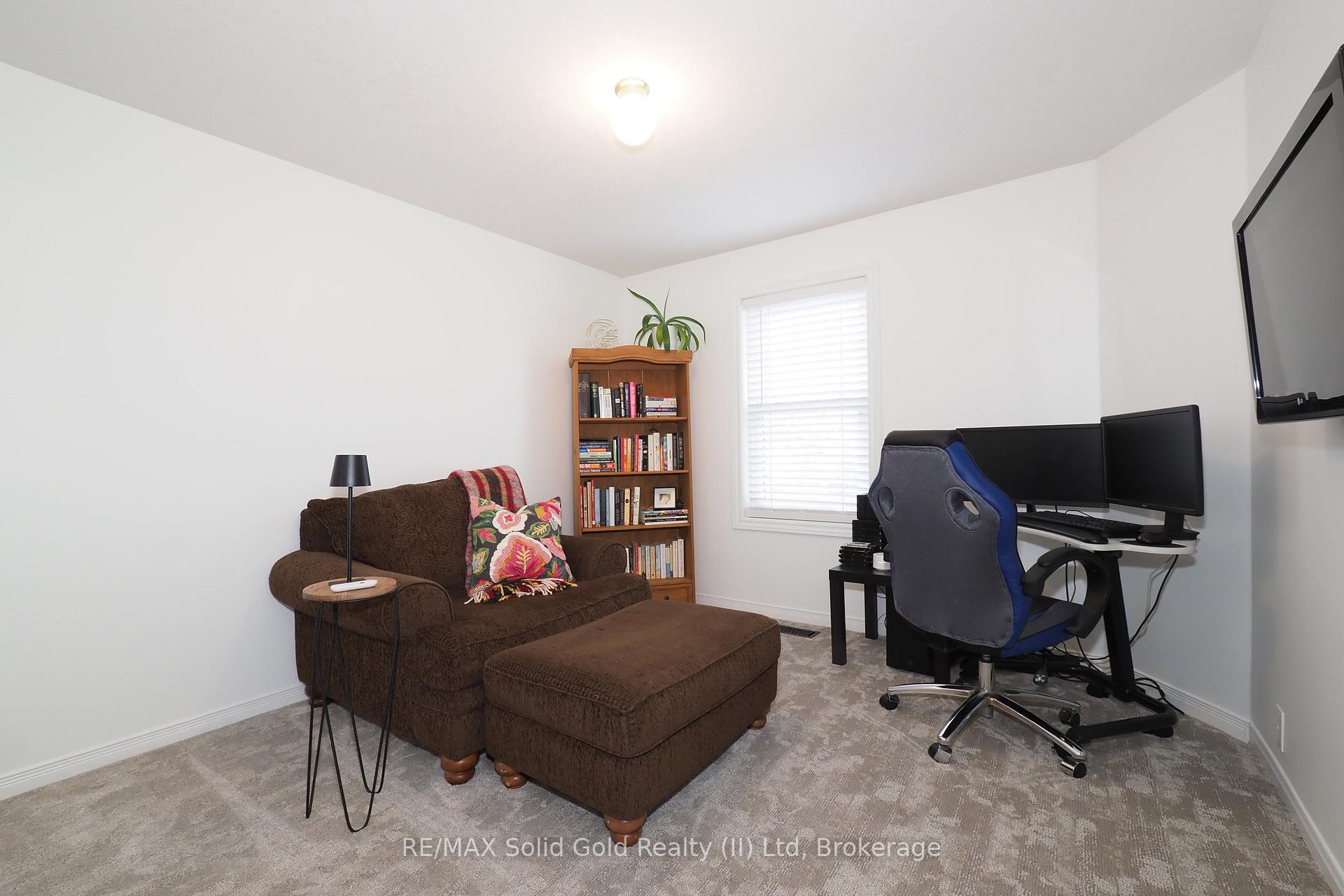 Photo 26 of 715 Brandenburg Boulevard, Waterloo — HOMEH