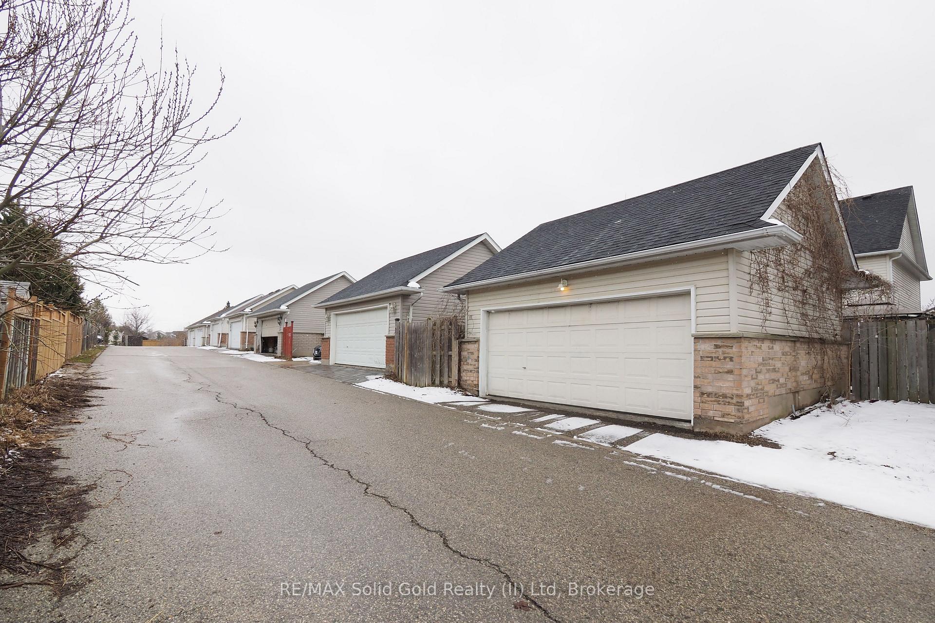 Photo 43 of 715 Brandenburg Boulevard, Waterloo — HOMEH