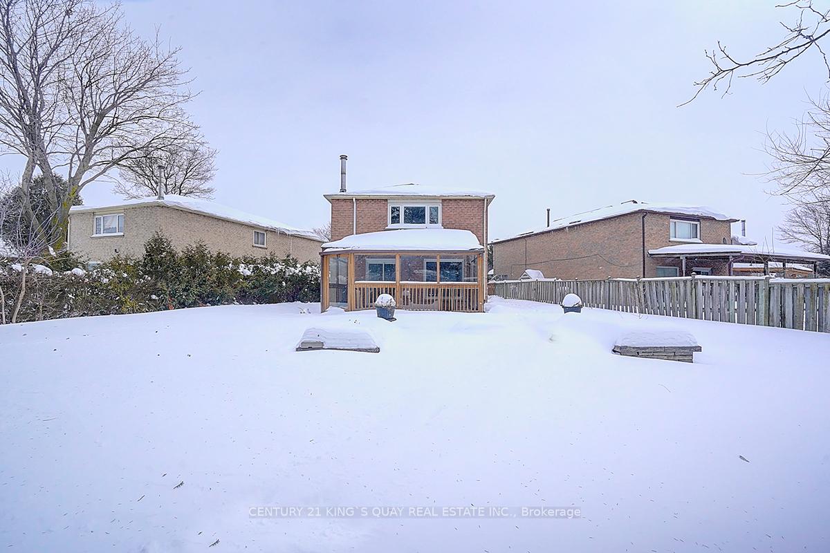 Photo 5 of 103 Stirling Crescent, Markham, Milliken Mills East — HOMEH