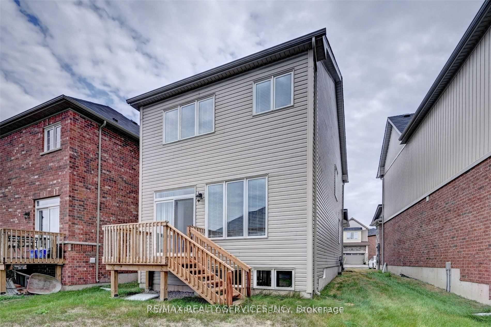 Photo 2 of 15 Blacksmith Drive, Woolwich, Breslau — HOMEH