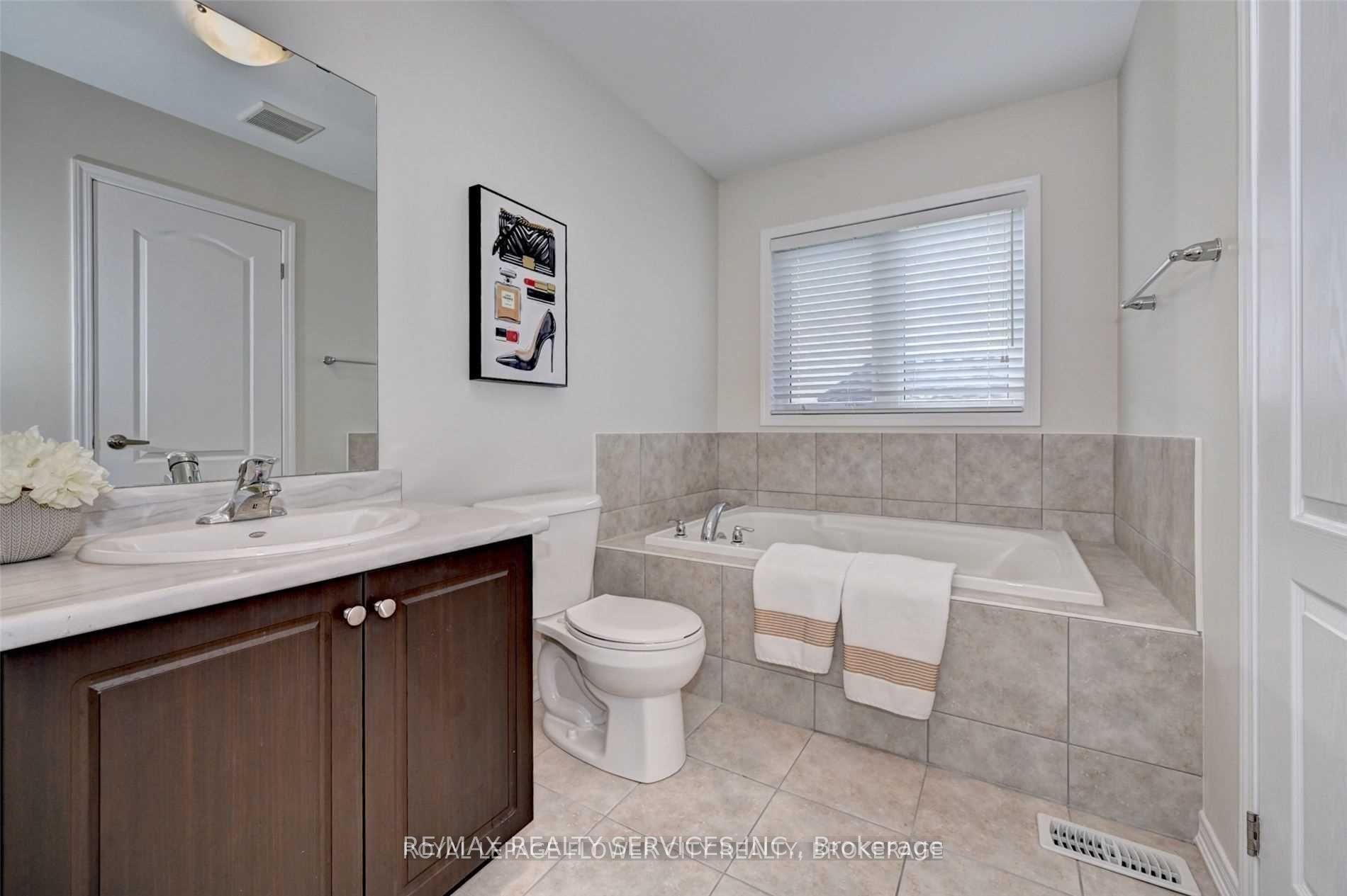 Photo 5 of 15 Blacksmith Drive, Woolwich, Breslau — HOMEH