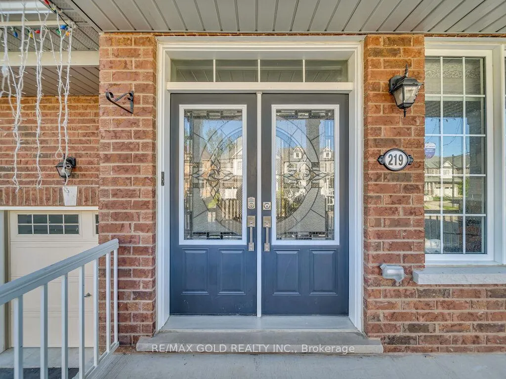 Photo 3 of 219 Dolman Street S, Woolwich, Breslau — HOMEH