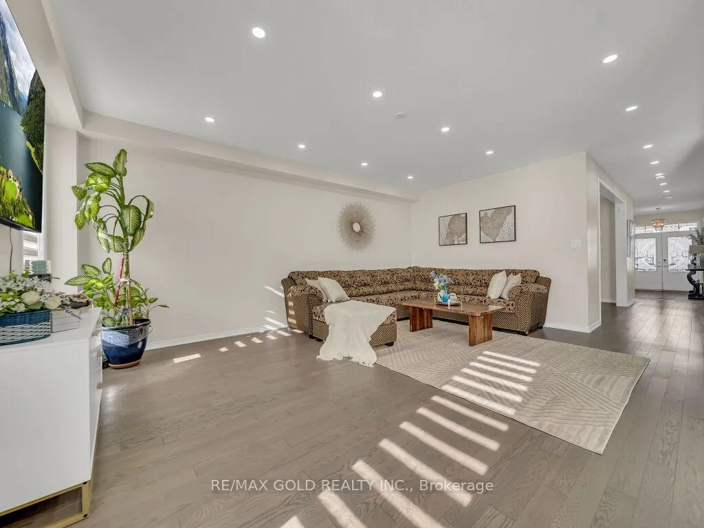 Photo 12 of 219 Dolman Street S, Woolwich, Breslau — HOMEH