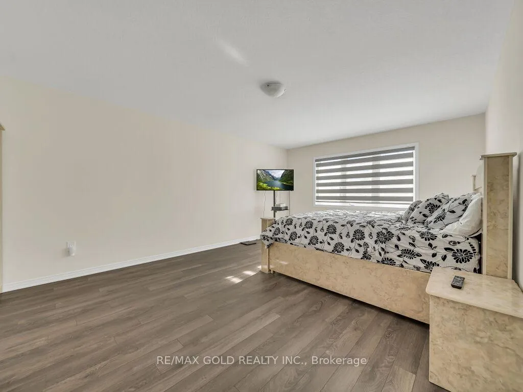 Photo 26 of 219 Dolman Street S, Woolwich, Breslau — HOMEH