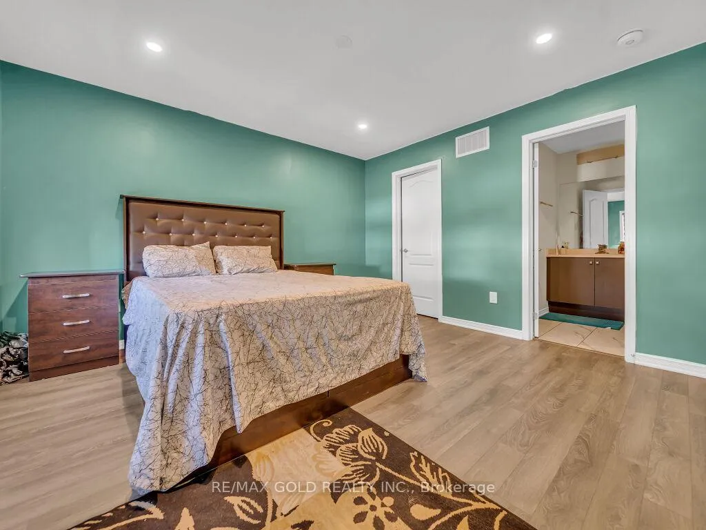 Photo 33 of 219 Dolman Street S, Woolwich, Breslau — HOMEH