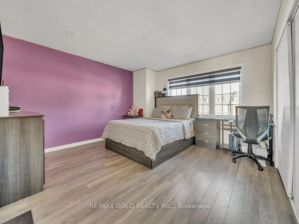 Photo 35 of 219 Dolman Street S, Woolwich, Breslau — HOMEH