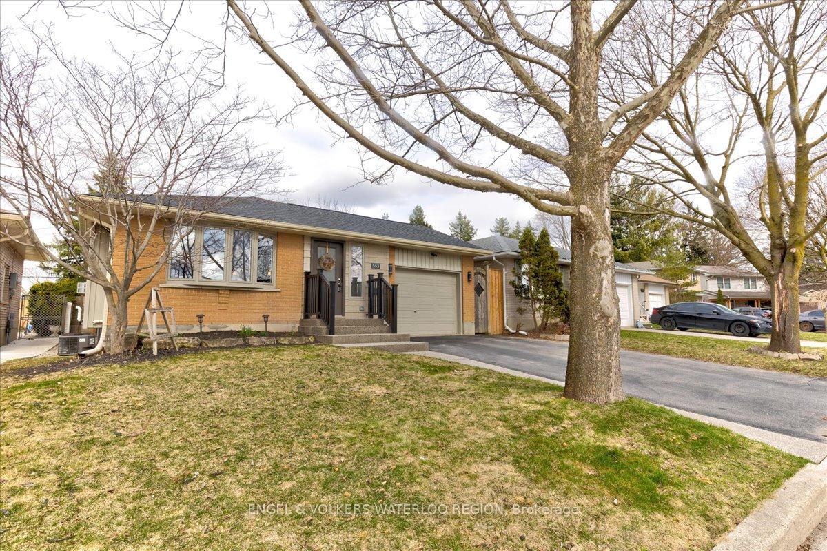 Photo 3 of 353 Lee Circle, Waterloo, Lincoln Village — HOMEH