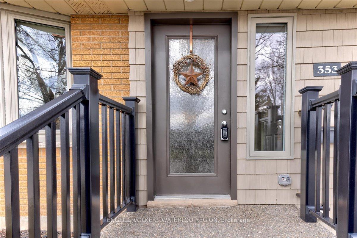 Photo 5 of 353 Lee Circle, Waterloo, Lincoln Village — HOMEH
