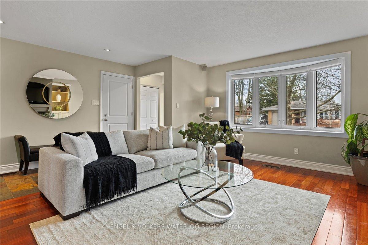 Photo 9 of 353 Lee Circle, Waterloo, Lincoln Village — HOMEH