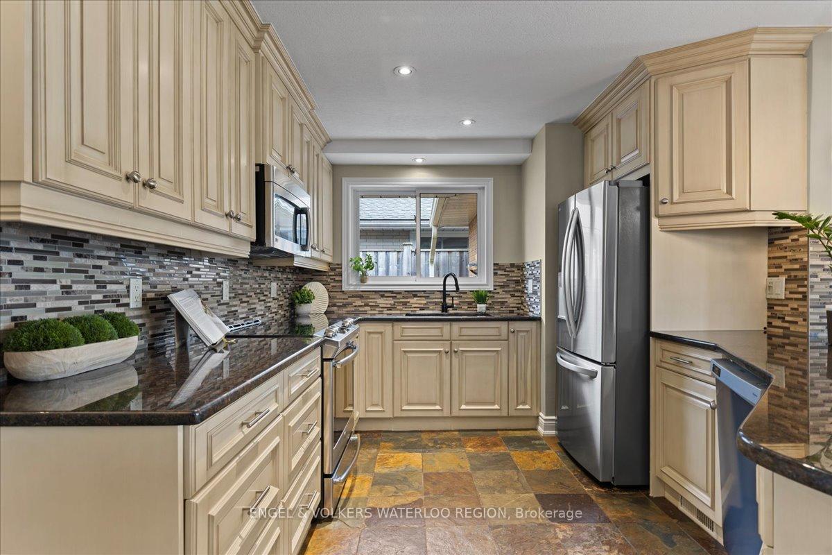 Photo 13 of 353 Lee Circle, Waterloo, Lincoln Village — HOMEH