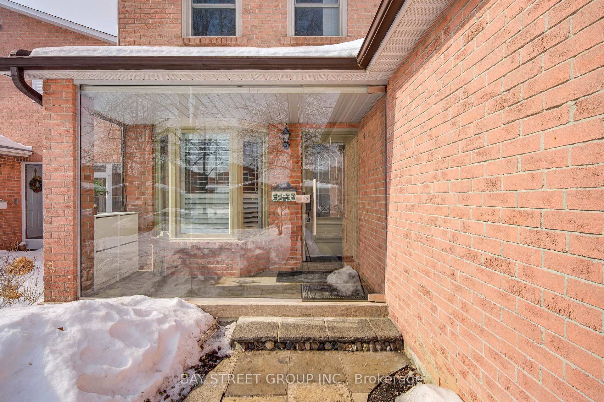 Photo 3 of 43 Adrian Crescent, Markham, Raymerville — HOMEH