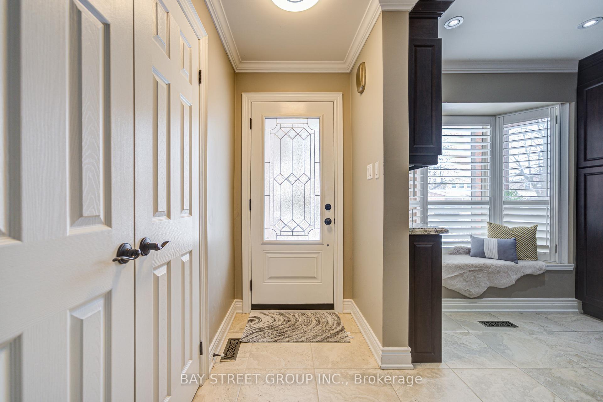 Photo 4 of 43 Adrian Crescent, Markham, Raymerville — HOMEH