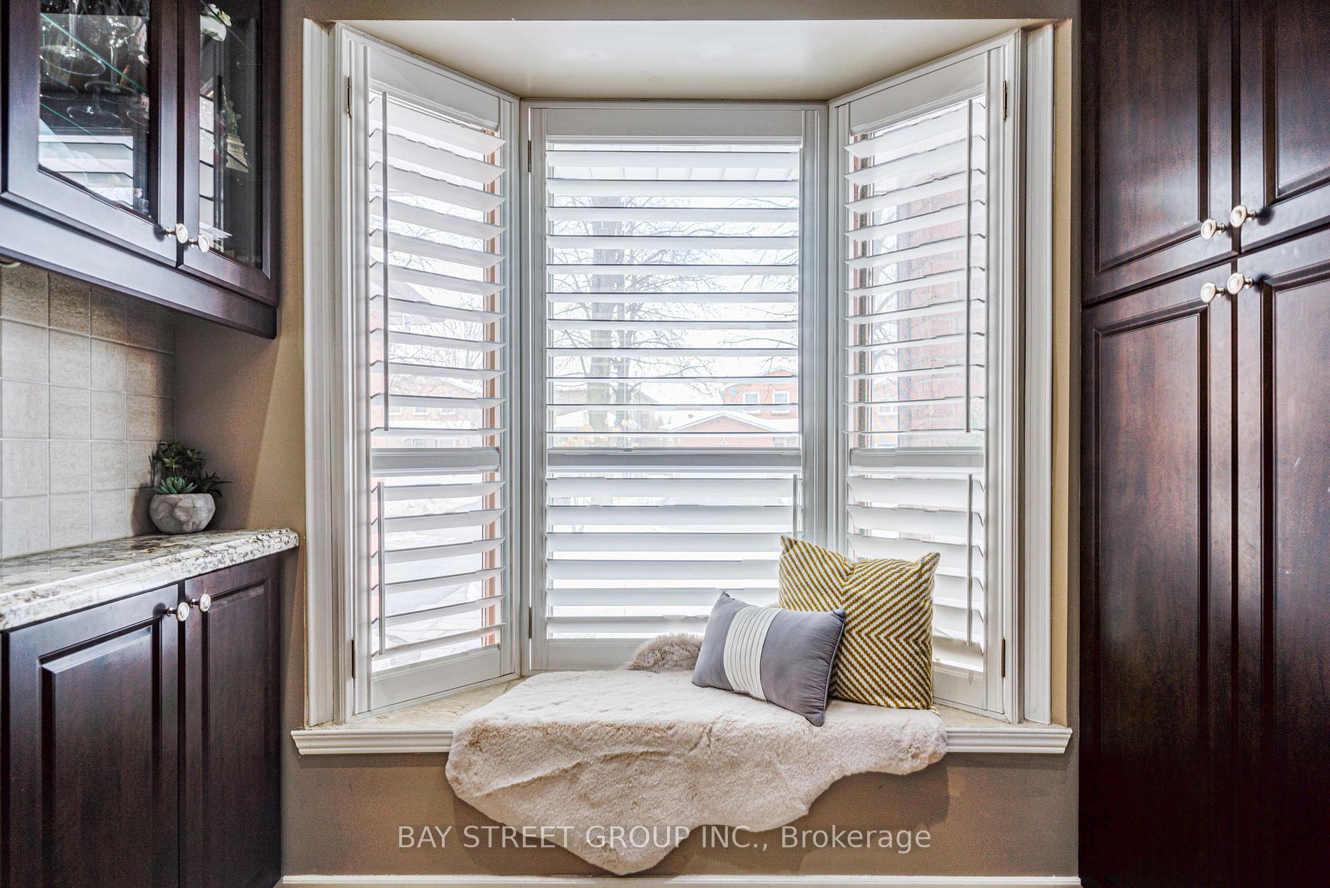 Photo 6 of 43 Adrian Crescent, Markham, Raymerville — HOMEH