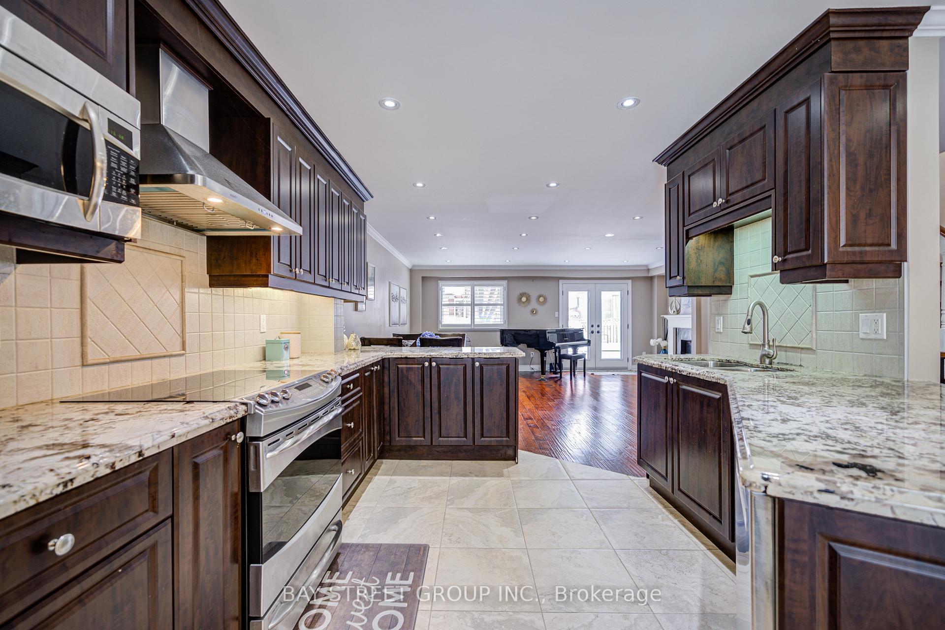 Photo 7 of 43 Adrian Crescent, Markham, Raymerville — HOMEH