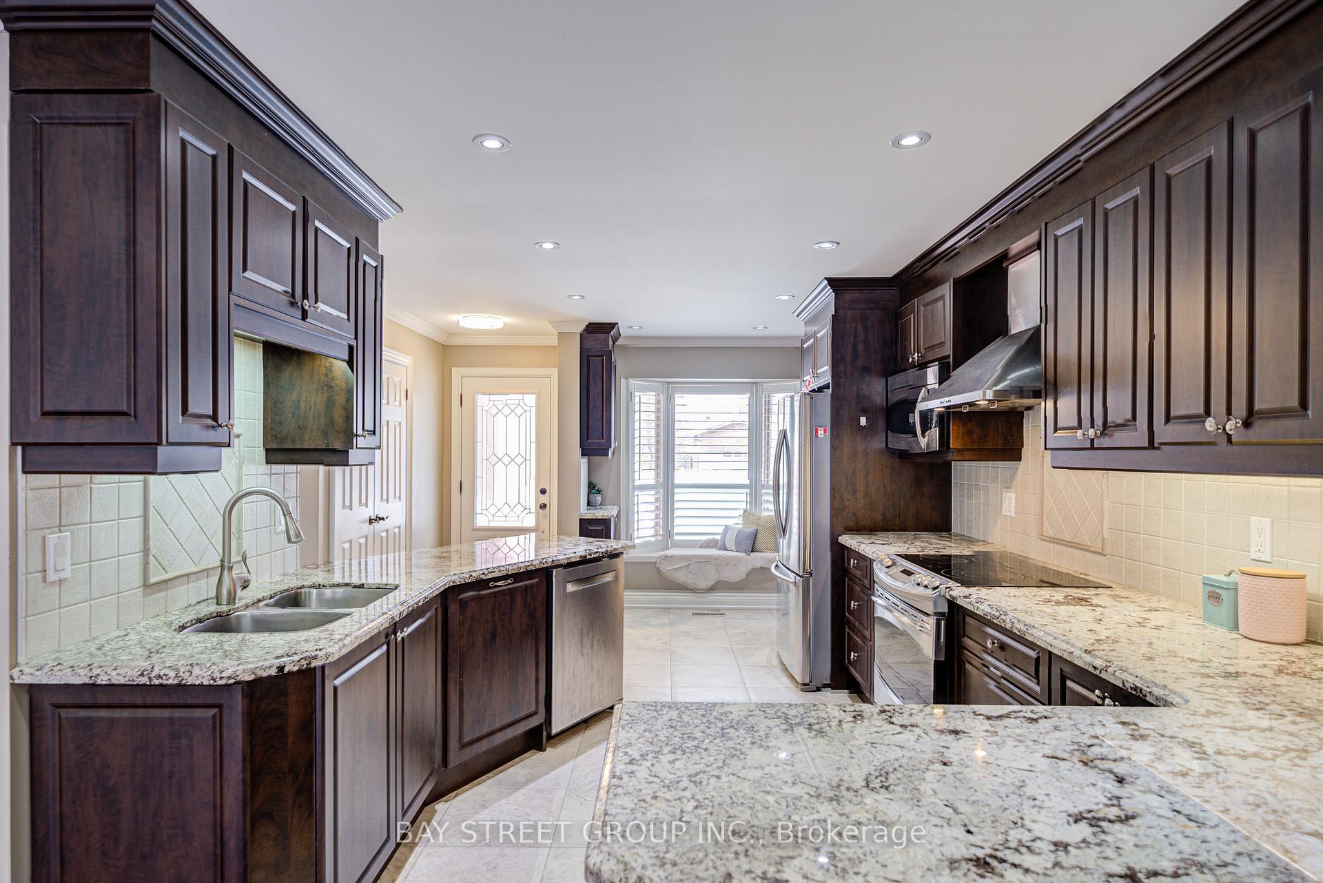 Photo 10 of 43 Adrian Crescent, Markham, Raymerville — HOMEH