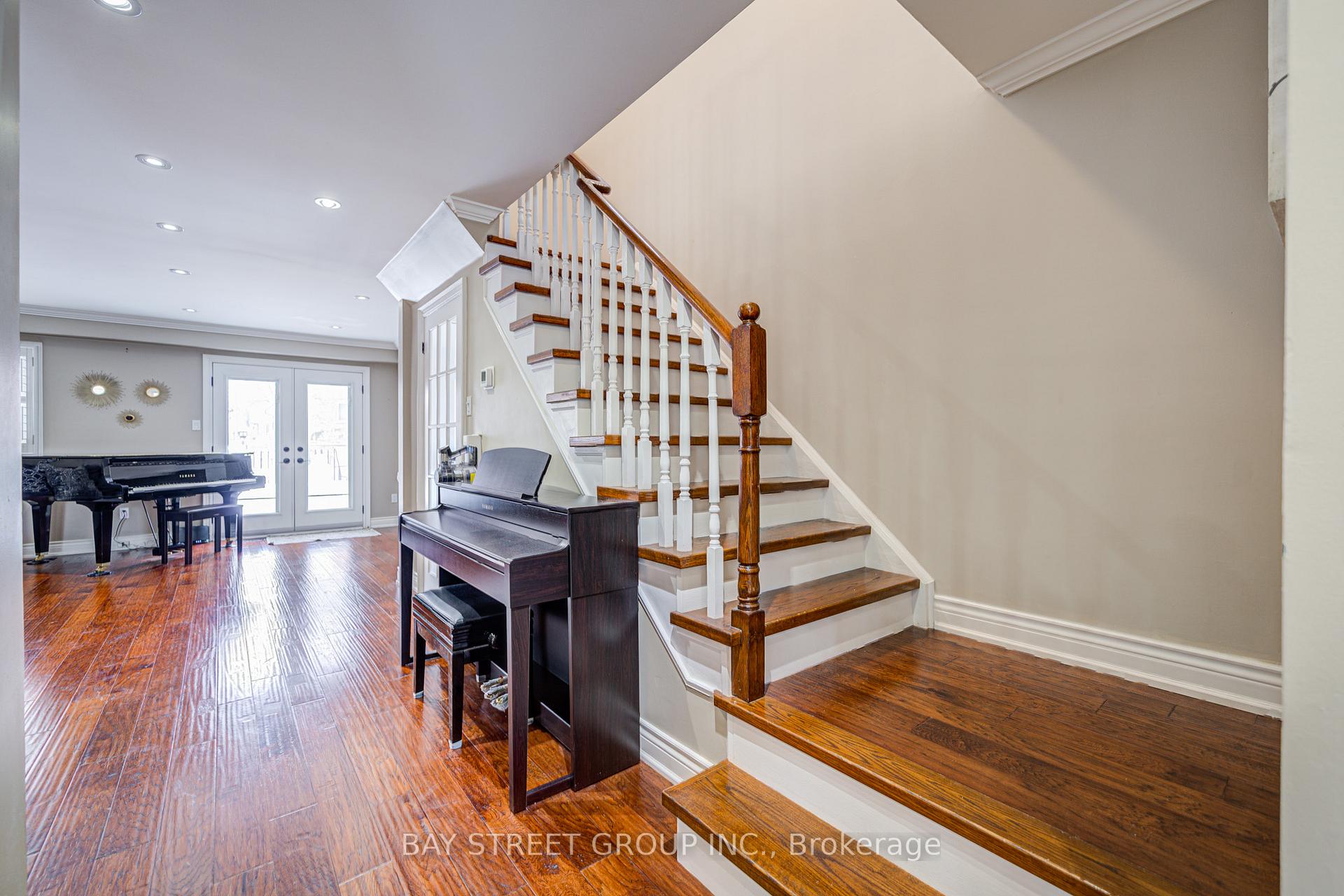 Photo 12 of 43 Adrian Crescent, Markham, Raymerville — HOMEH