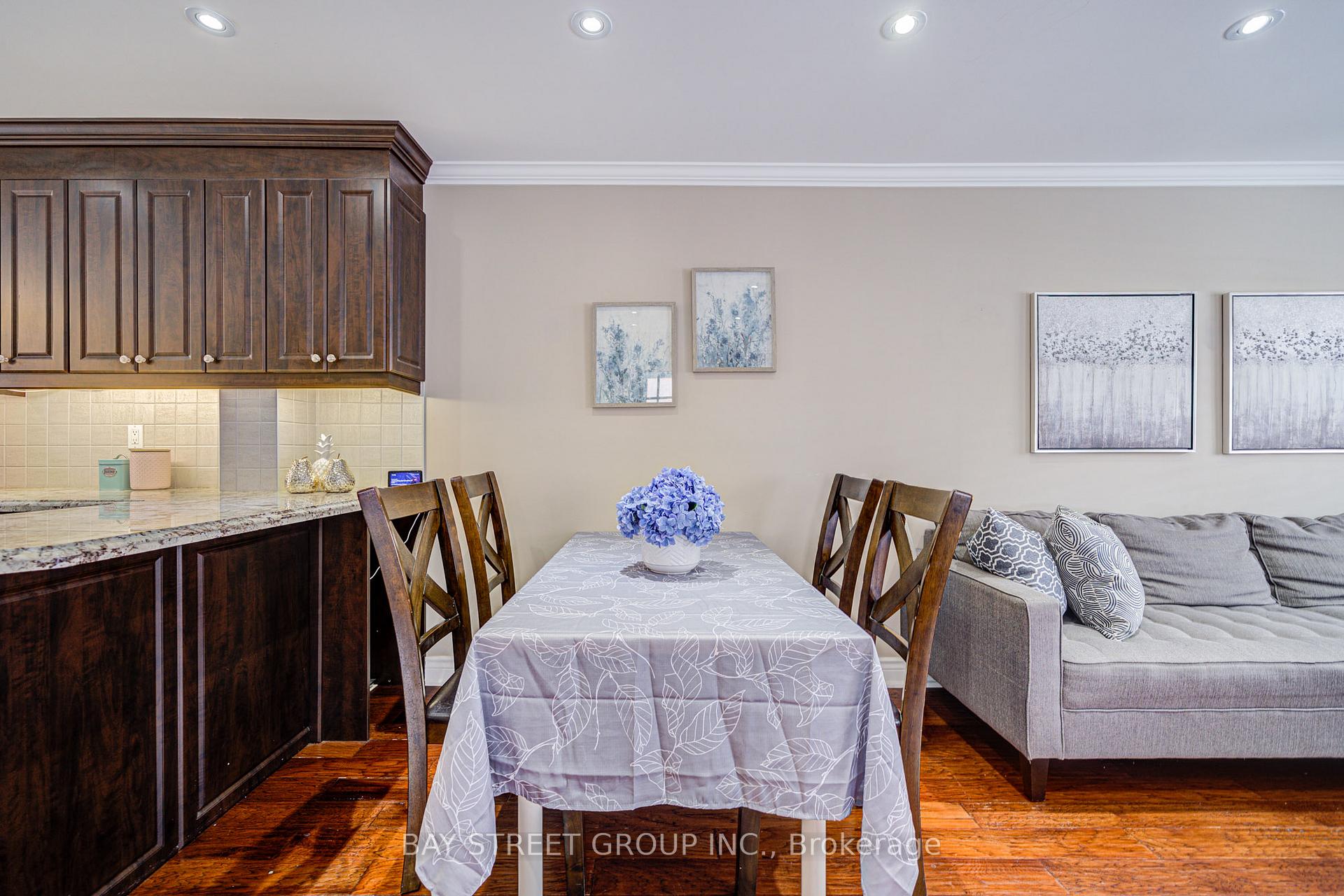 Photo 13 of 43 Adrian Crescent, Markham, Raymerville — HOMEH