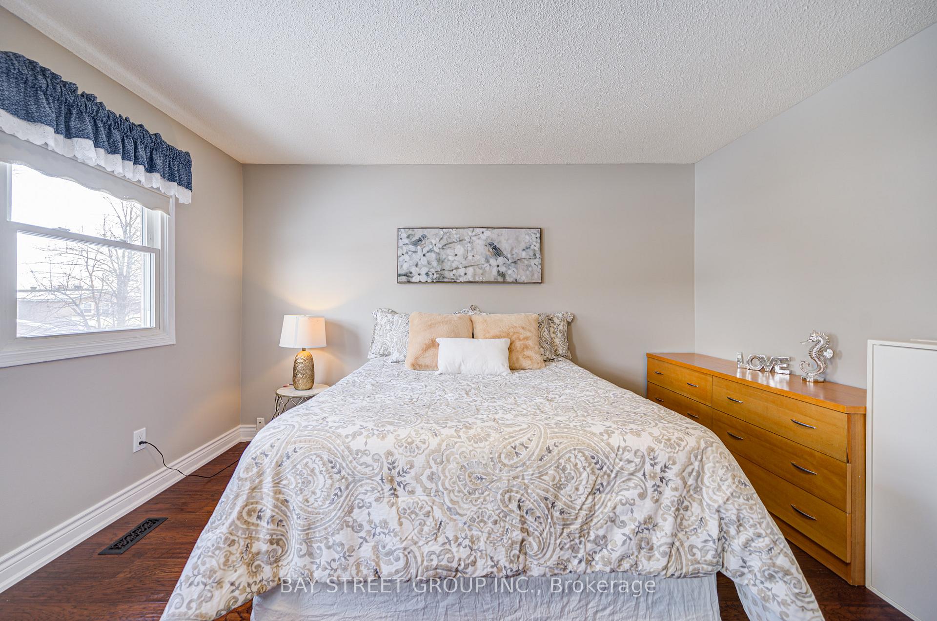 Photo 25 of 43 Adrian Crescent, Markham, Raymerville — HOMEH