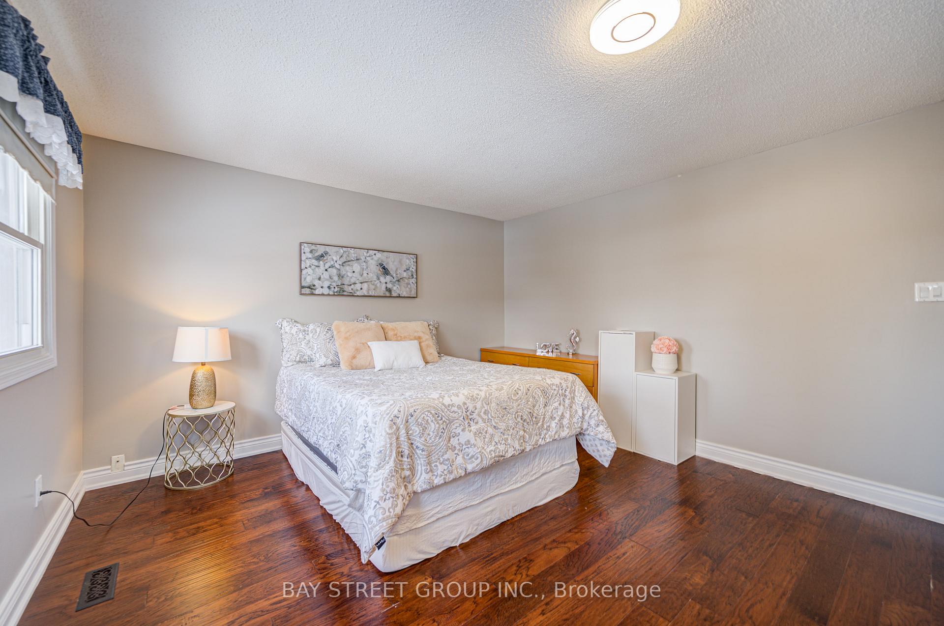 Photo 26 of 43 Adrian Crescent, Markham, Raymerville — HOMEH
