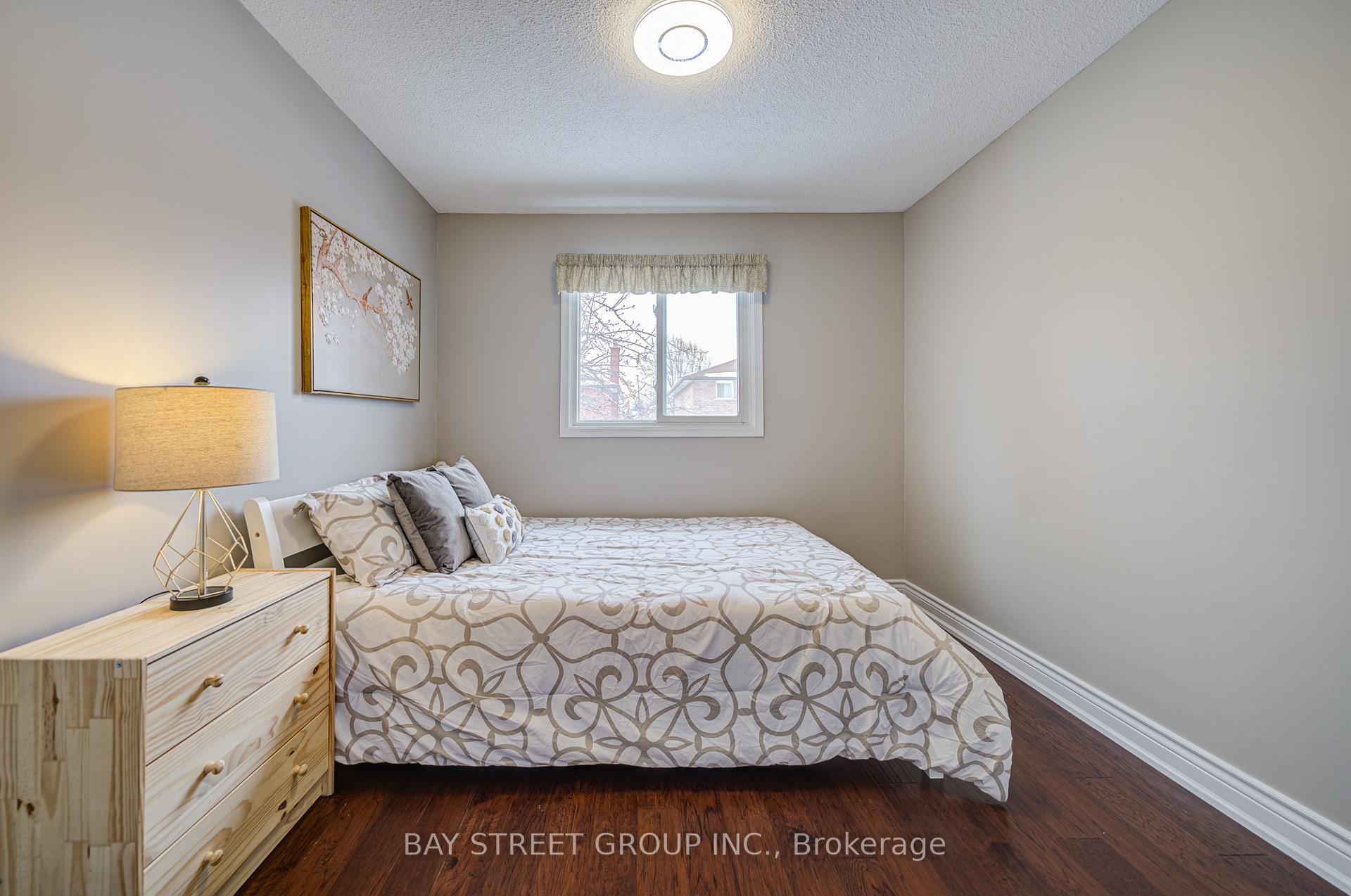 Photo 32 of 43 Adrian Crescent, Markham, Raymerville — HOMEH