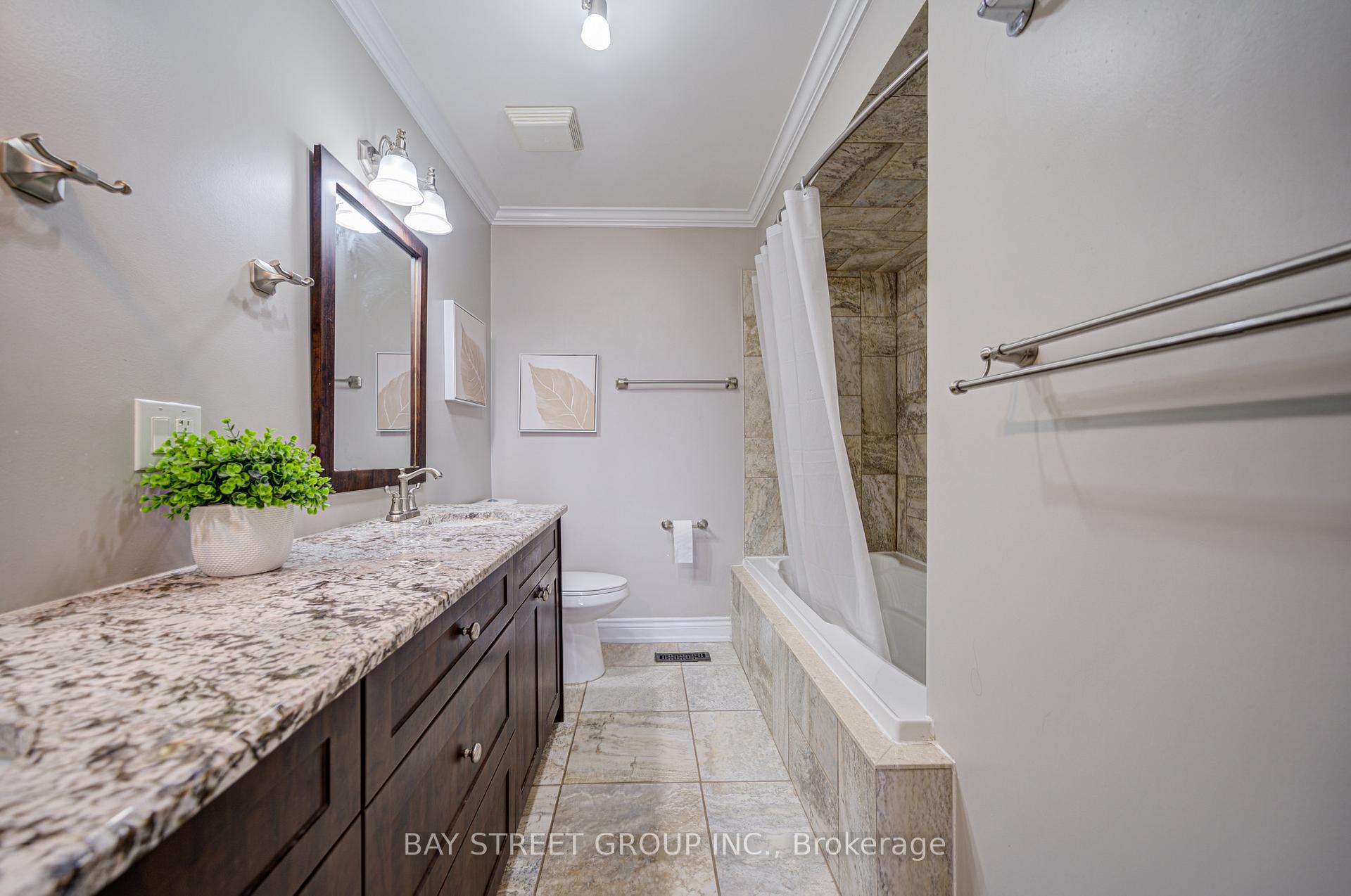Photo 34 of 43 Adrian Crescent, Markham, Raymerville — HOMEH