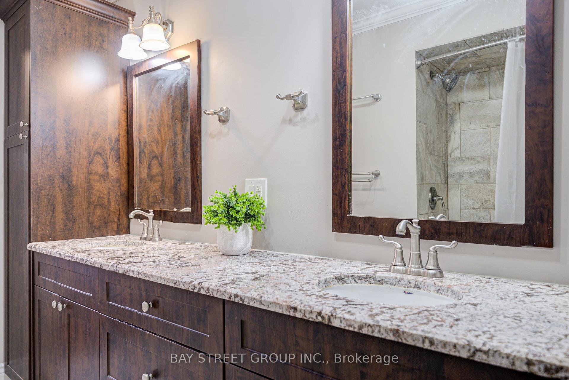 Photo 35 of 43 Adrian Crescent, Markham, Raymerville — HOMEH