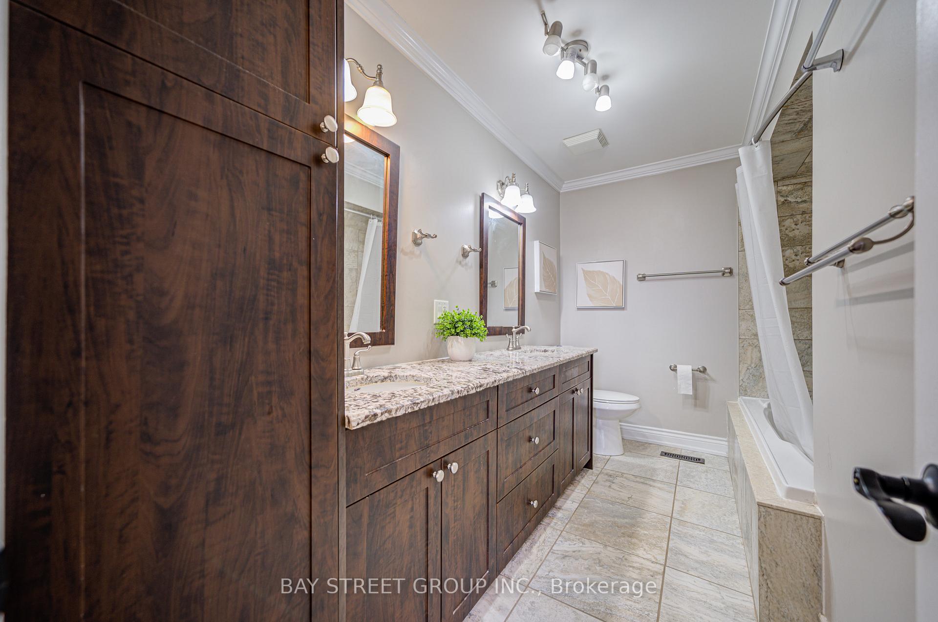 Photo 36 of 43 Adrian Crescent, Markham, Raymerville — HOMEH