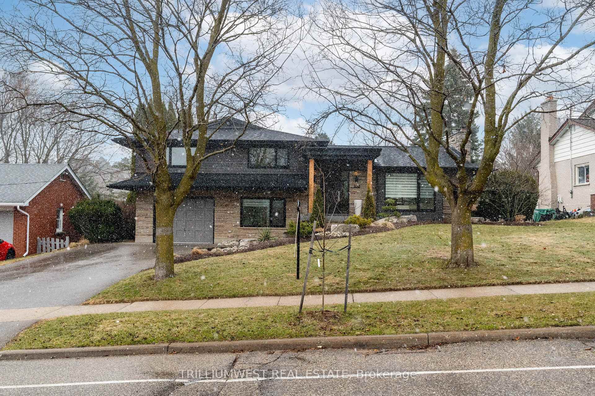 Photo 5 of 100 Margaret Avenue N, Waterloo — HOMEH