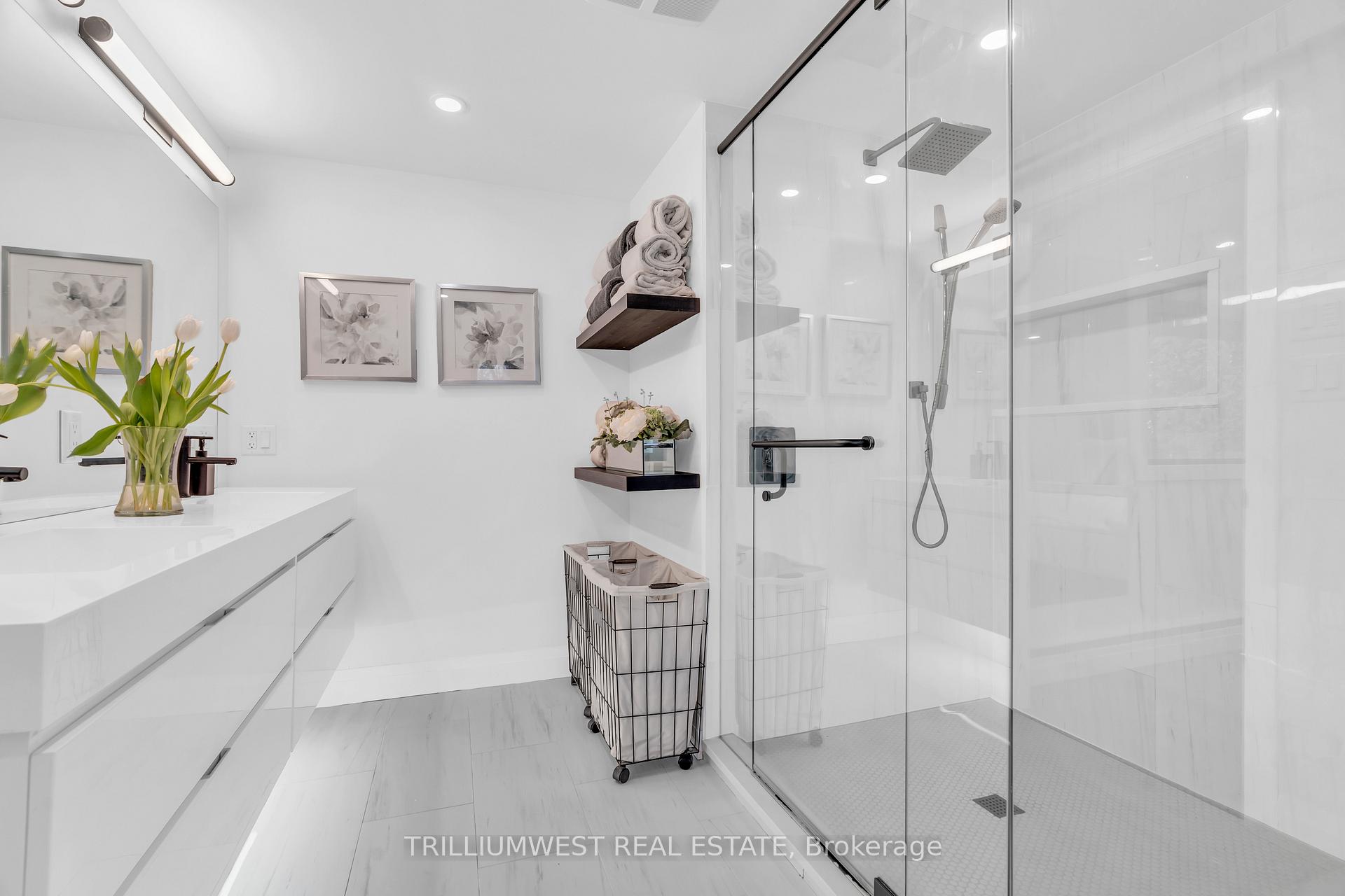 Photo 26 of 100 Margaret Avenue N, Waterloo — HOMEH