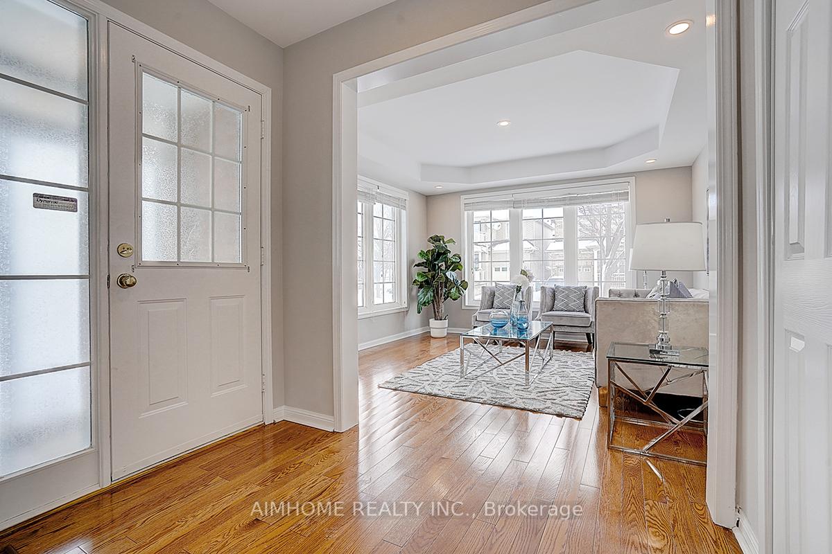 Photo 5 of 61 Sarum Crescent, Markham, Berczy — HOMEH