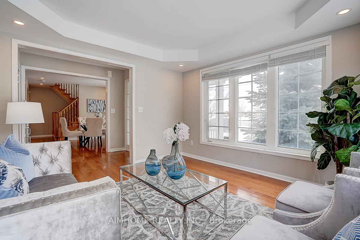 Photo 8 of 61 Sarum Crescent, Markham, Berczy — HOMEH