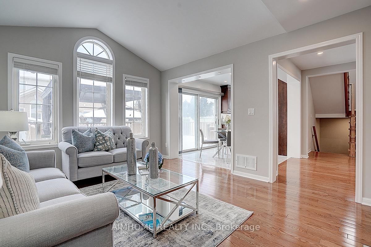 Photo 13 of 61 Sarum Crescent, Markham, Berczy — HOMEH