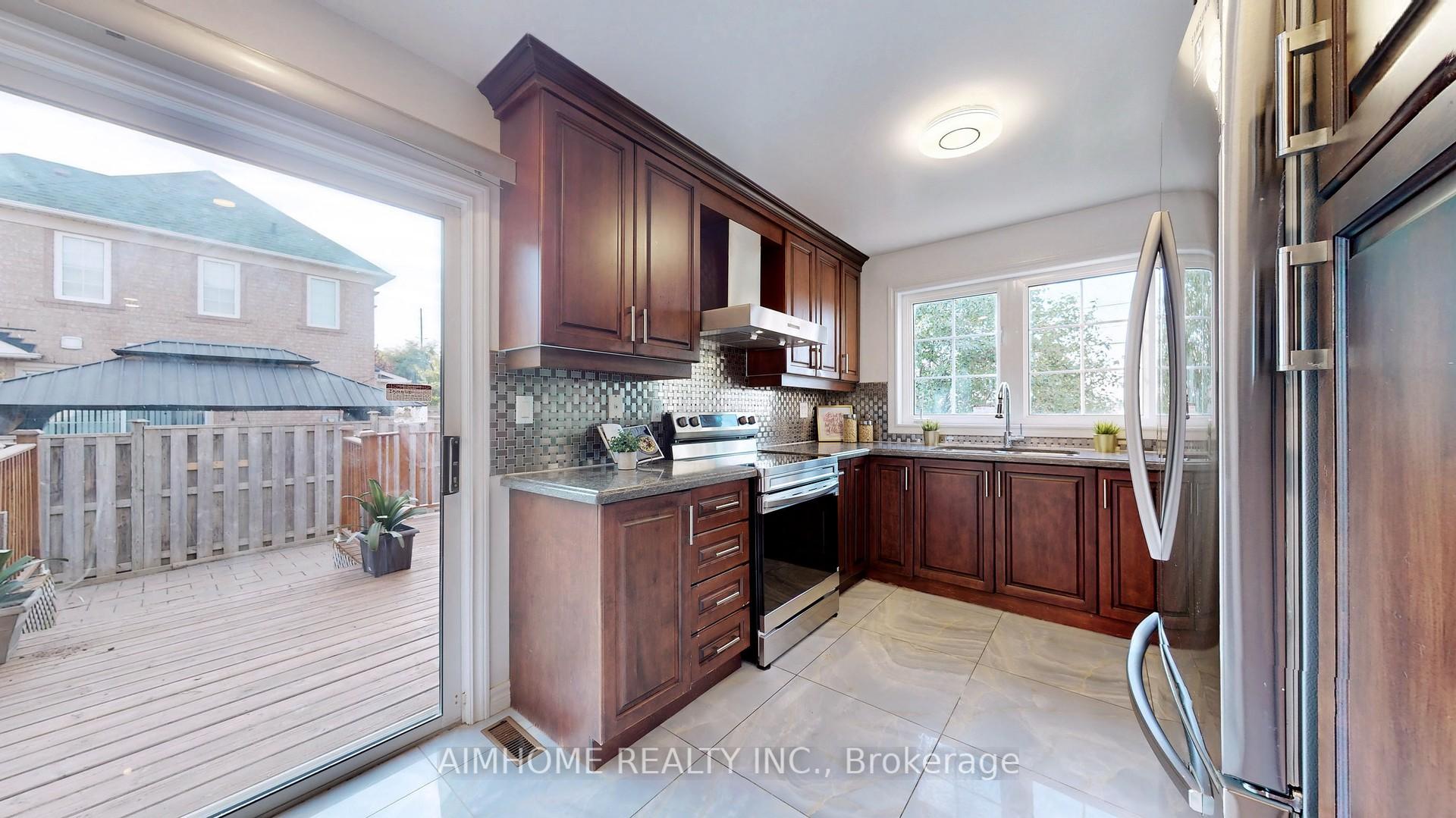Photo 17 of 61 Sarum Crescent, Markham, Berczy — HOMEH