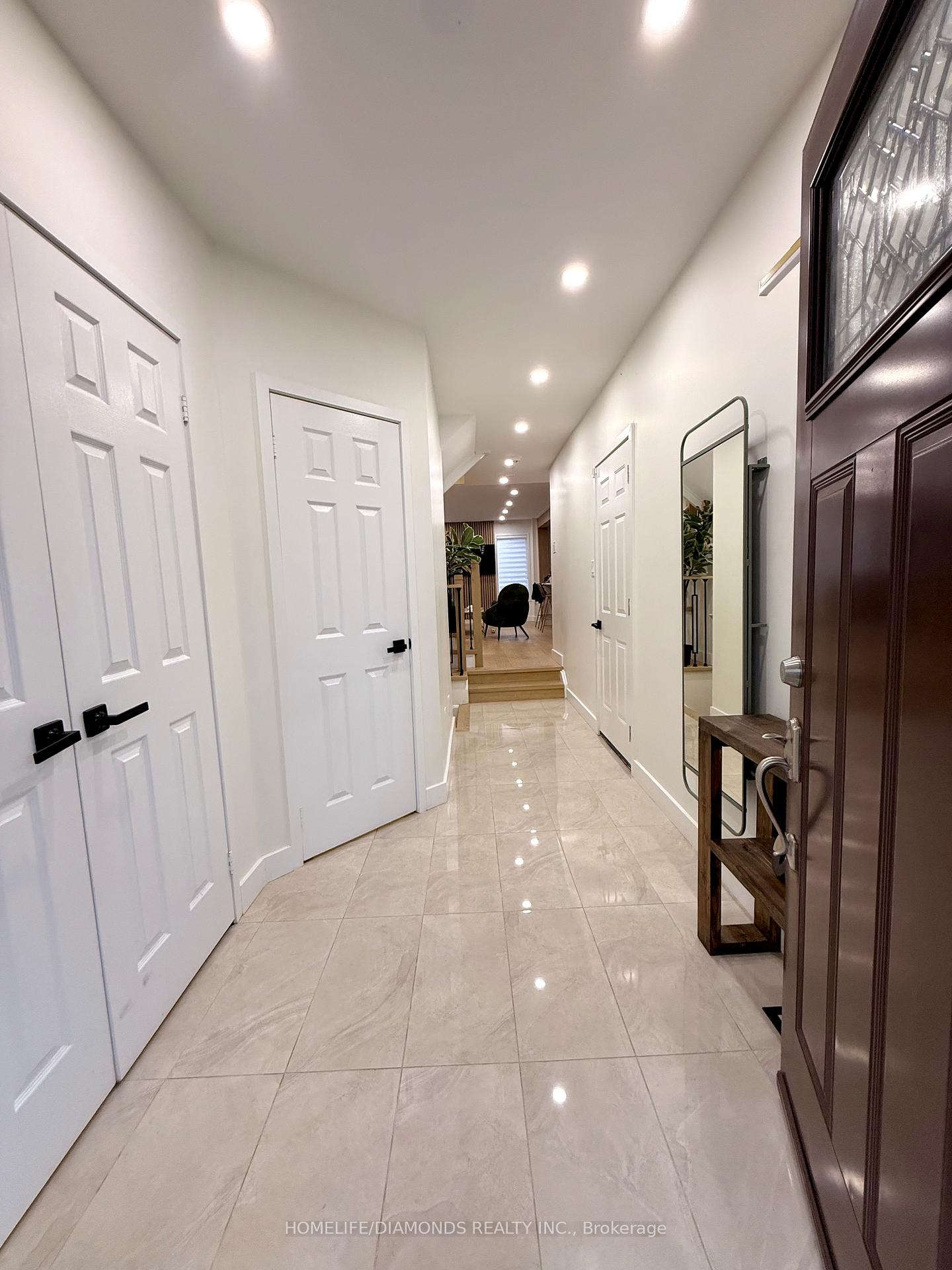 Photo 4 of 106 Stokely Crescent, Whitby, Downtown Whitby — HOMEH