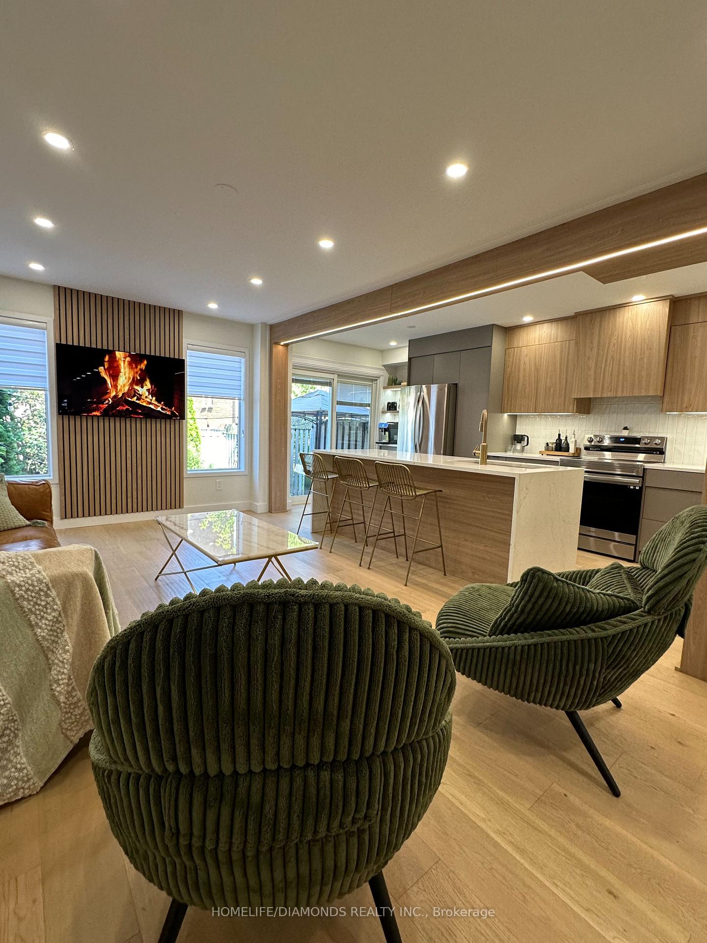 Photo 5 of 106 Stokely Crescent, Whitby, Downtown Whitby — HOMEH