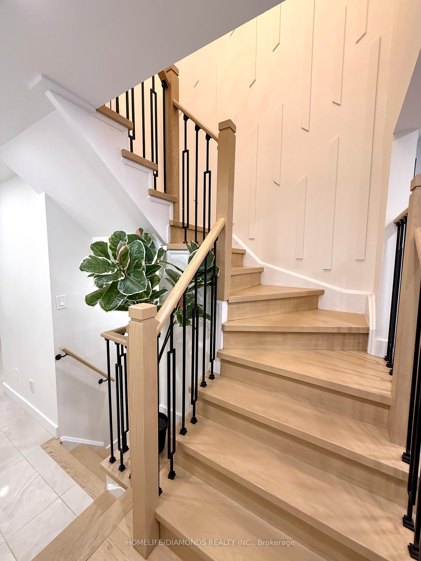 Photo 6 of 106 Stokely Crescent, Whitby, Downtown Whitby — HOMEH