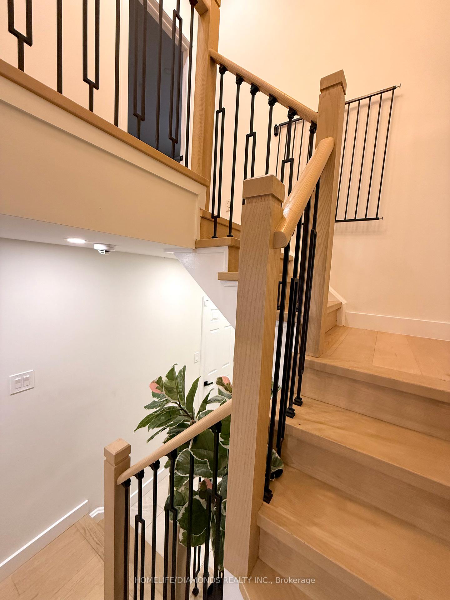 Photo 7 of 106 Stokely Crescent, Whitby, Downtown Whitby — HOMEH