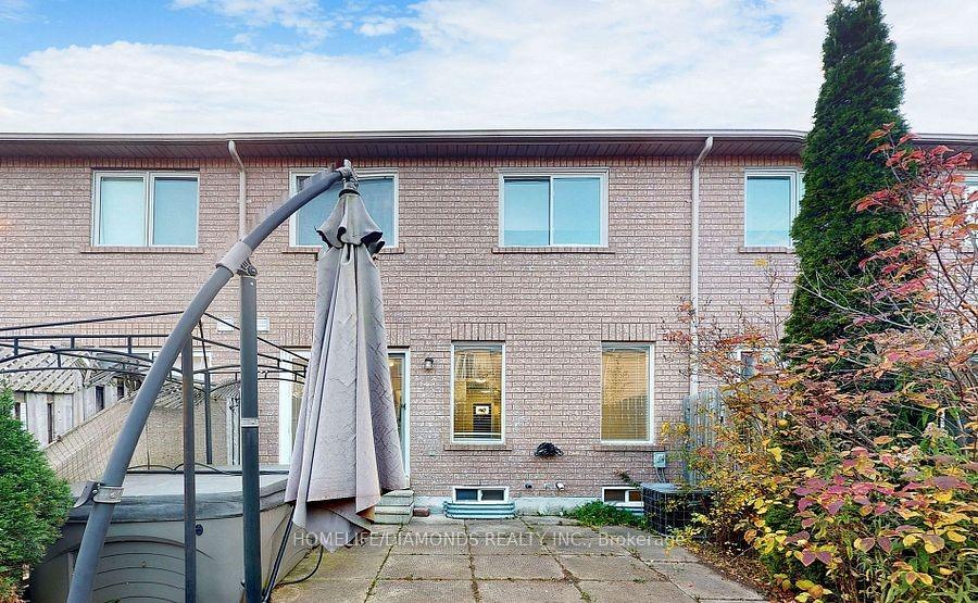 Photo 25 of 106 Stokely Crescent, Whitby, Downtown Whitby — HOMEH