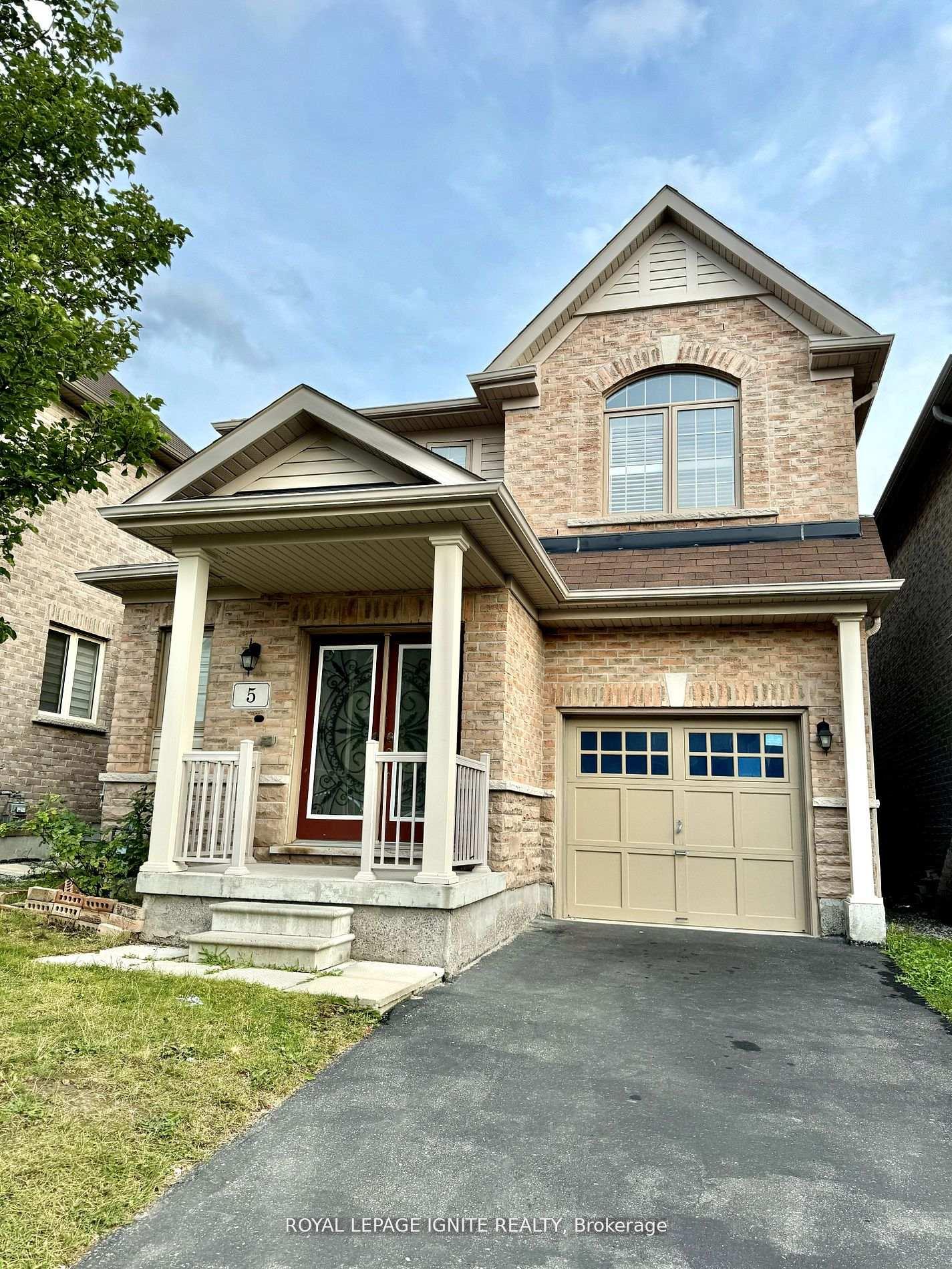 Photo 2 of Unit Upper, 5 Holroyd Street, Ajax, Central East — HOMEH