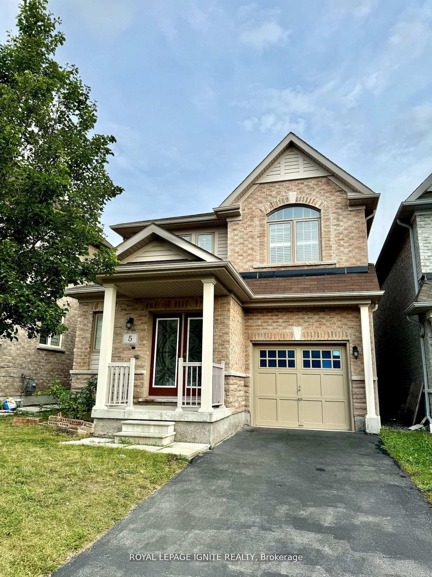 Photo 3 of Unit Upper, 5 Holroyd Street, Ajax, Central East — HOMEH