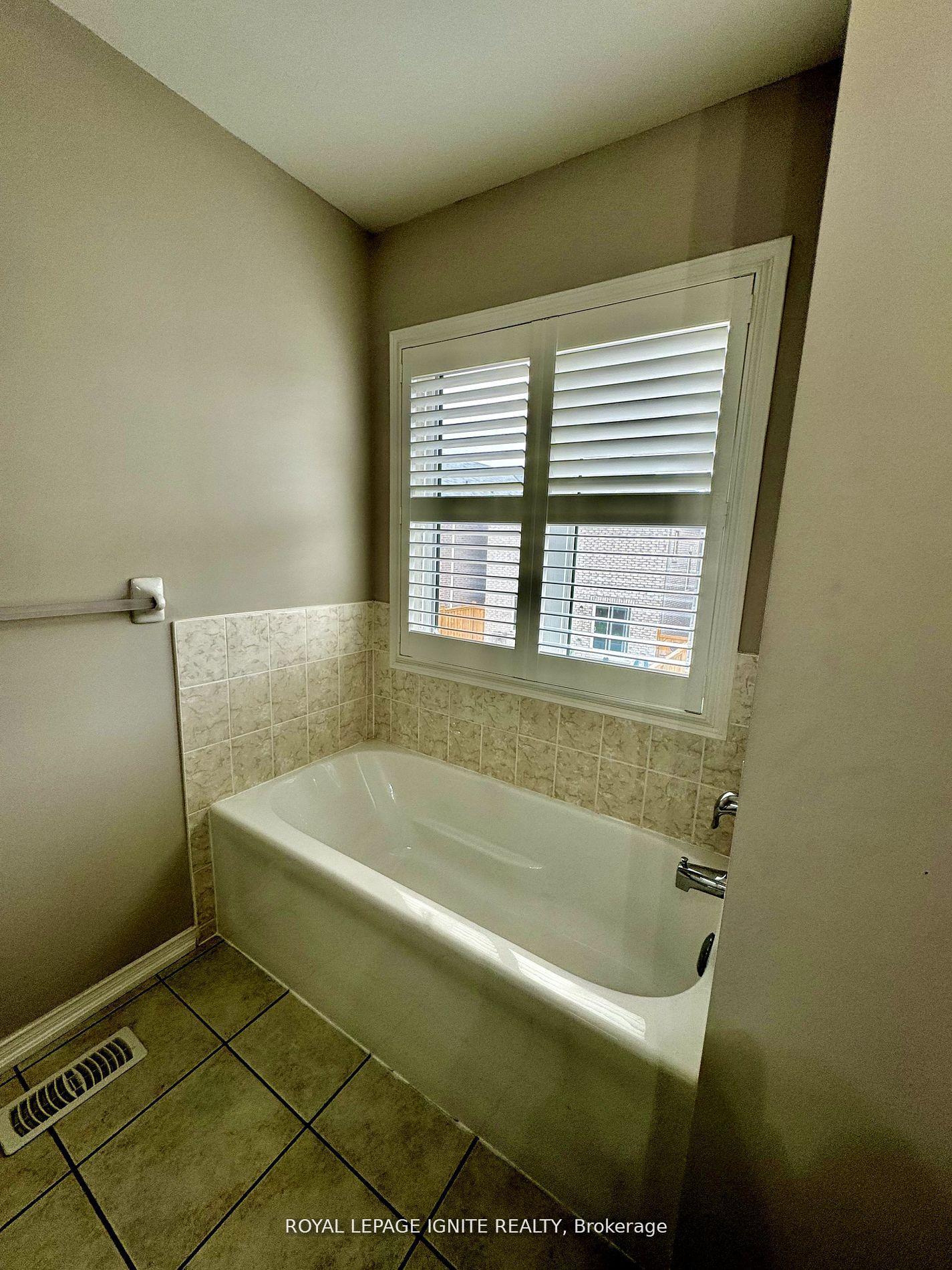 Photo 24 of Unit Upper, 5 Holroyd Street, Ajax, Central East — HOMEH