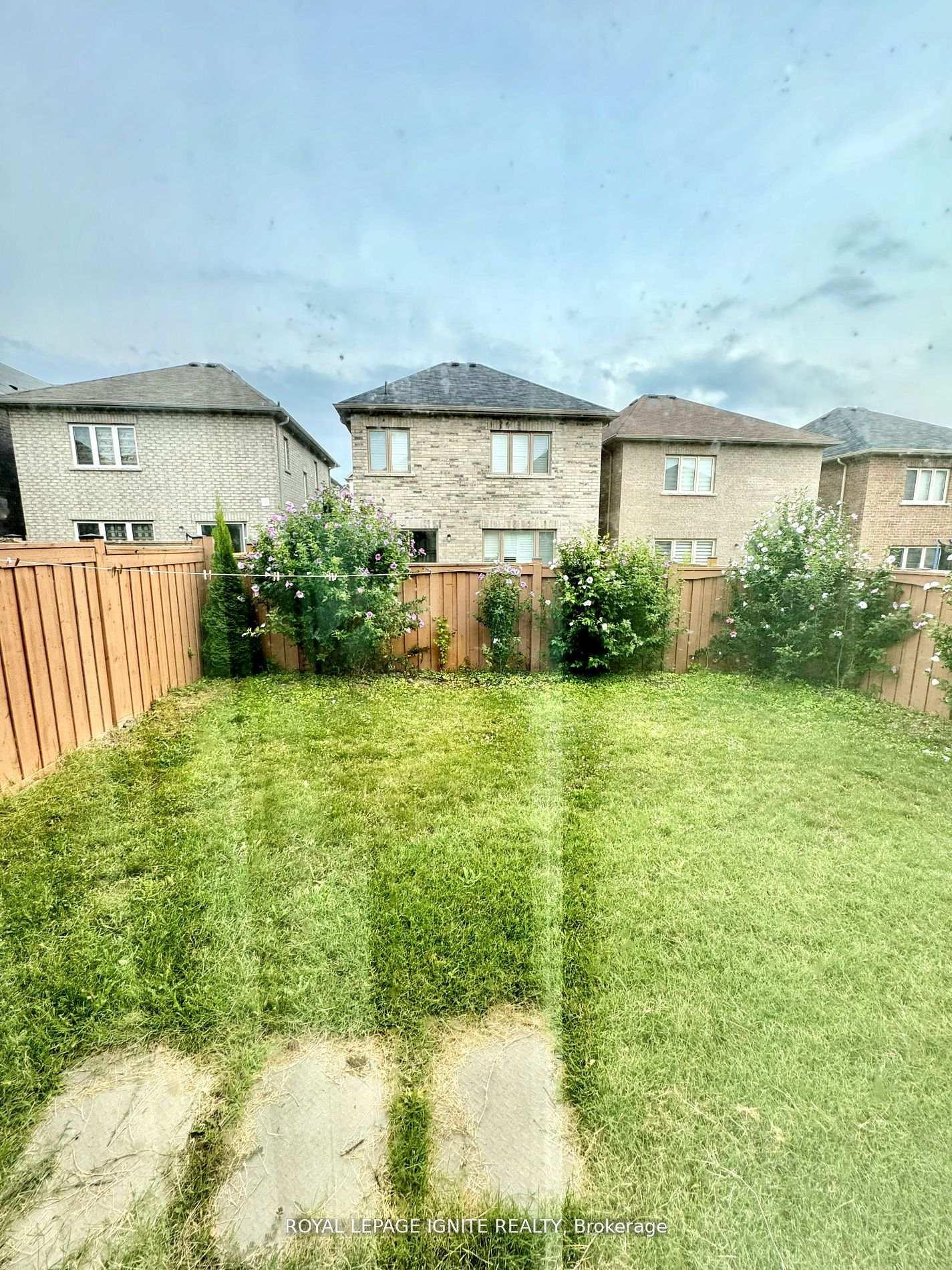 Photo 29 of Unit Upper, 5 Holroyd Street, Ajax, Central East — HOMEH