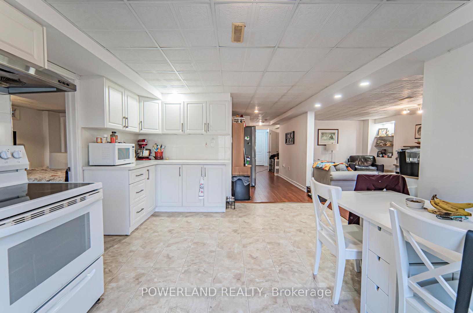 Photo 3 of Unit Basement, 23 Deerhorn Crescent, Aurora, Aurora Highlands — HOMEH