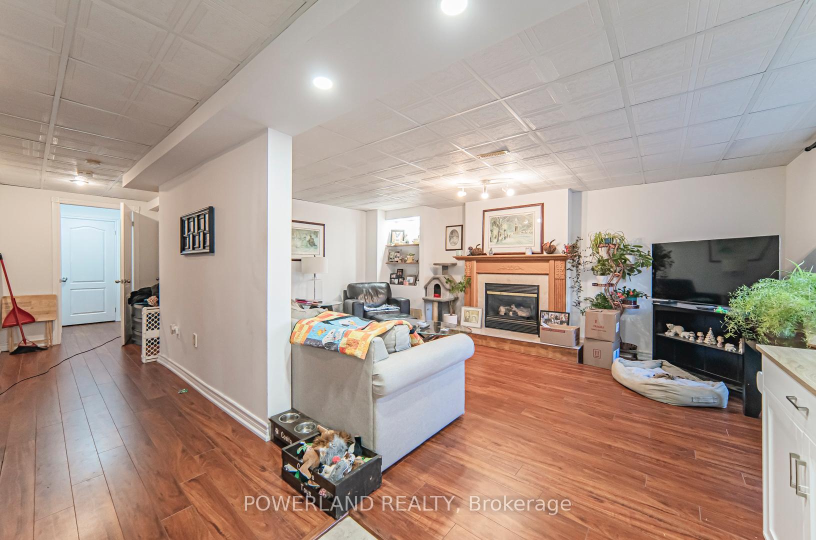 Photo 11 of Unit Basement, 23 Deerhorn Crescent, Aurora, Aurora Highlands — HOMEH
