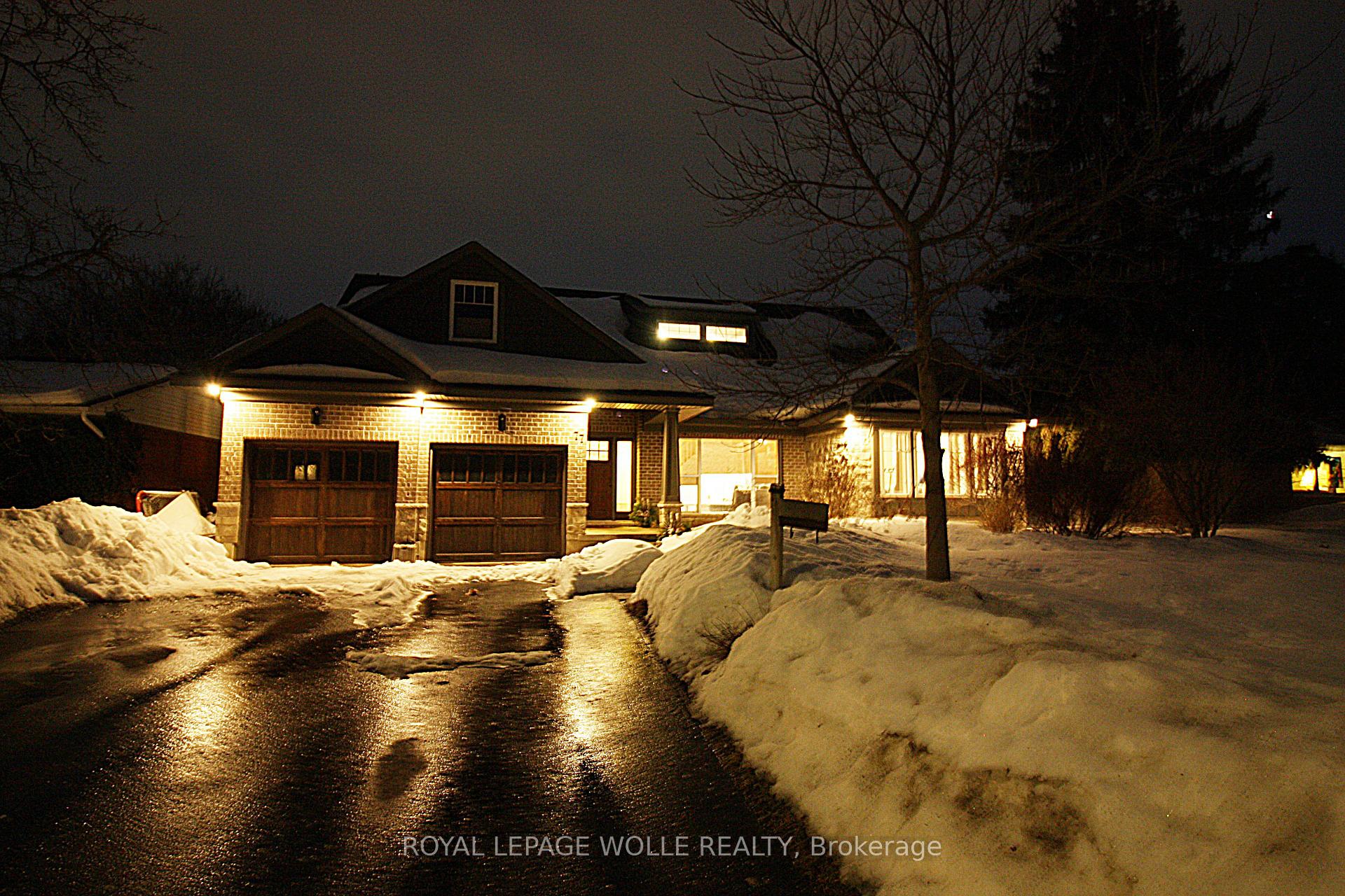 Photo 2 of 77 Leaside Place, Waterloo — HOMEH