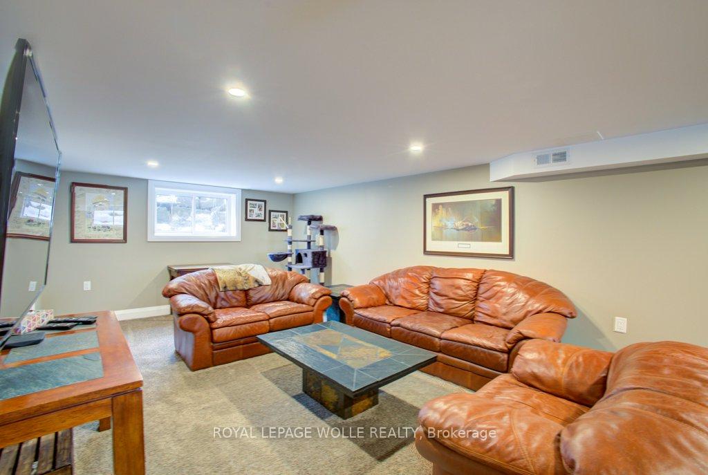 Photo 33 of 77 Leaside Place, Waterloo — HOMEH